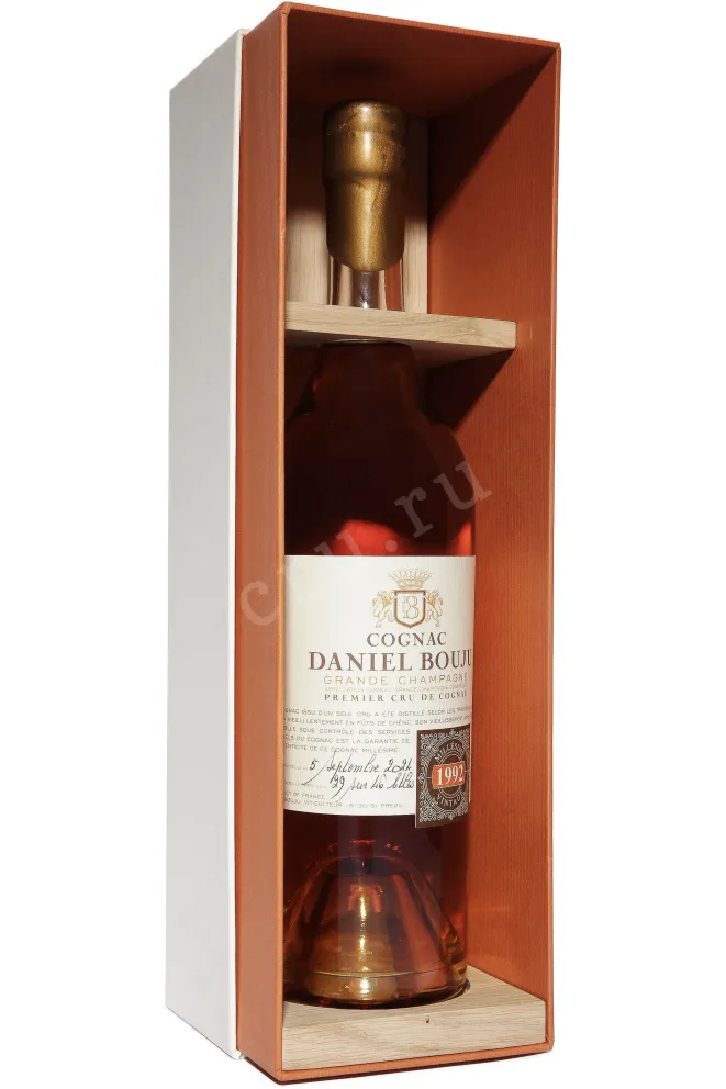 В подарочной коробке Daneil Bouju Grande Champagne Premier Cru De Cognac in gift box 1992 0.7 л