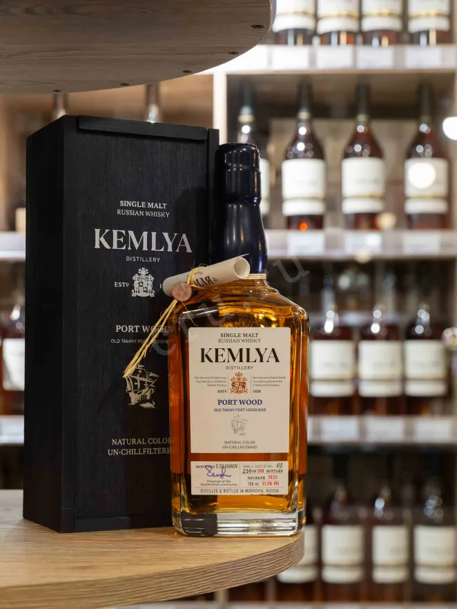 В магазине Крю Профи Kemlya Port Wood in wooden box 0.7 л