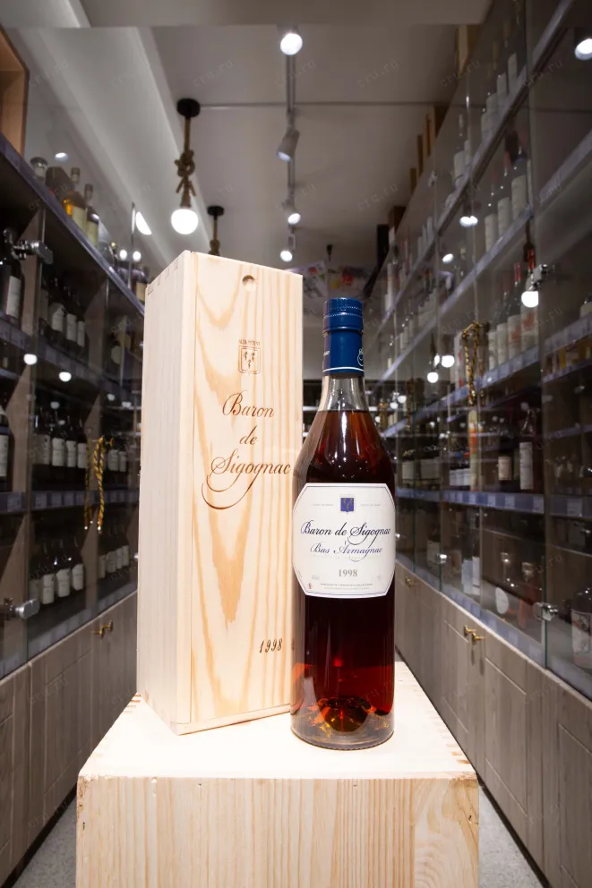 В магазине Крю Профи Baron de Sigognac wooden box 1998 0.7 л