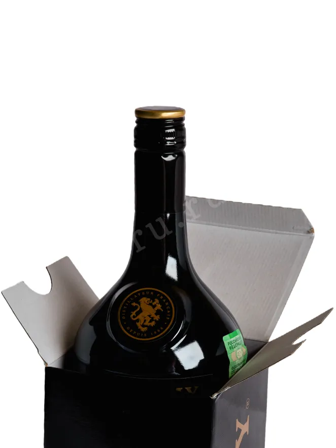 В подарочной коробке St Remy XO in gift box 0.7 л