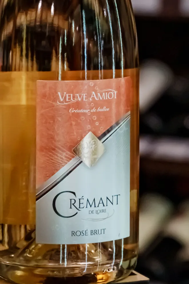 В магазине Крю Профи Veuve Amiot Cremant de Loire Rose 2021 0.75 л