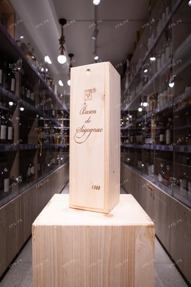 В магазине Крю Профи Baron de Sigognac wooden box 1999 0.7 л