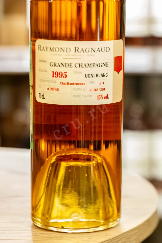В магазине Крю Профи Raymond Ragnaud Millesime Grande Champagne in gift box 1995 0.7 л