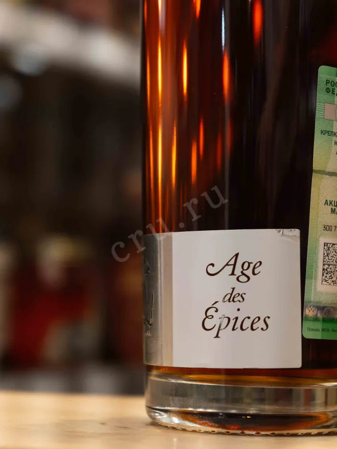 В магазине Крю Профи Leopold Gourmel Age des Epices 20 Carats Tres Vieux in gift box 0.7 л