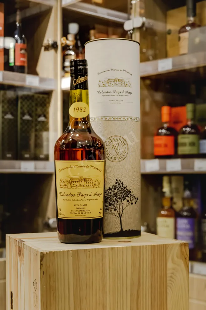 В магазине Крю Профи Domaine du Manoir de Montreuil Calvados Pays dAuge 1982 0.7 л