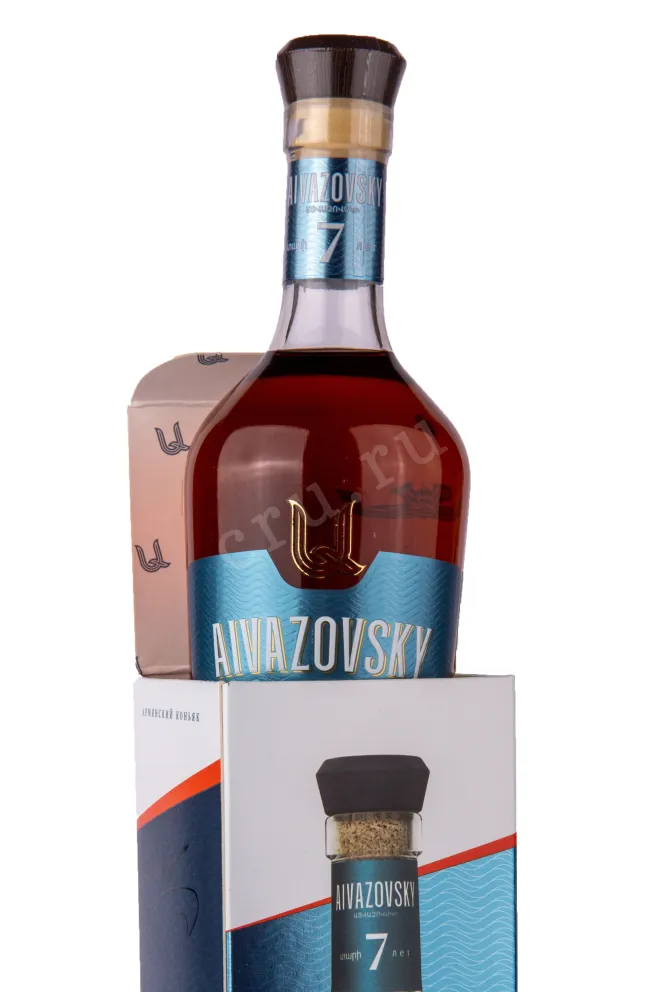 Коньяк Айвазовский 7 лет в подарочной упаковке  0.5 л
