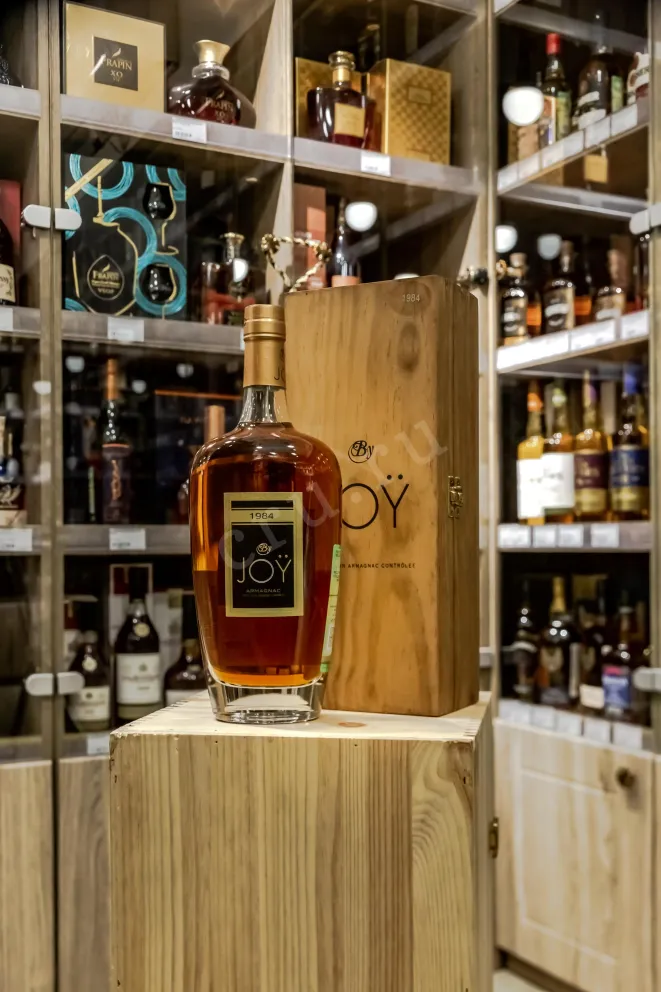 В магазине Крю Профи By Joy Millisime 1984 0.7 л