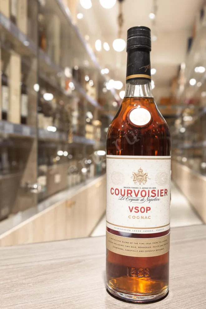 В магазине Крю Профи Courvoisier VSOP 0.7 л