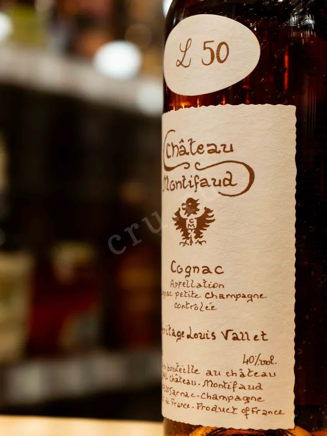 В магазине Крю Профи Chateau de Montifaud 50 years Heritage Louis Vallet with gift box 0.7 л