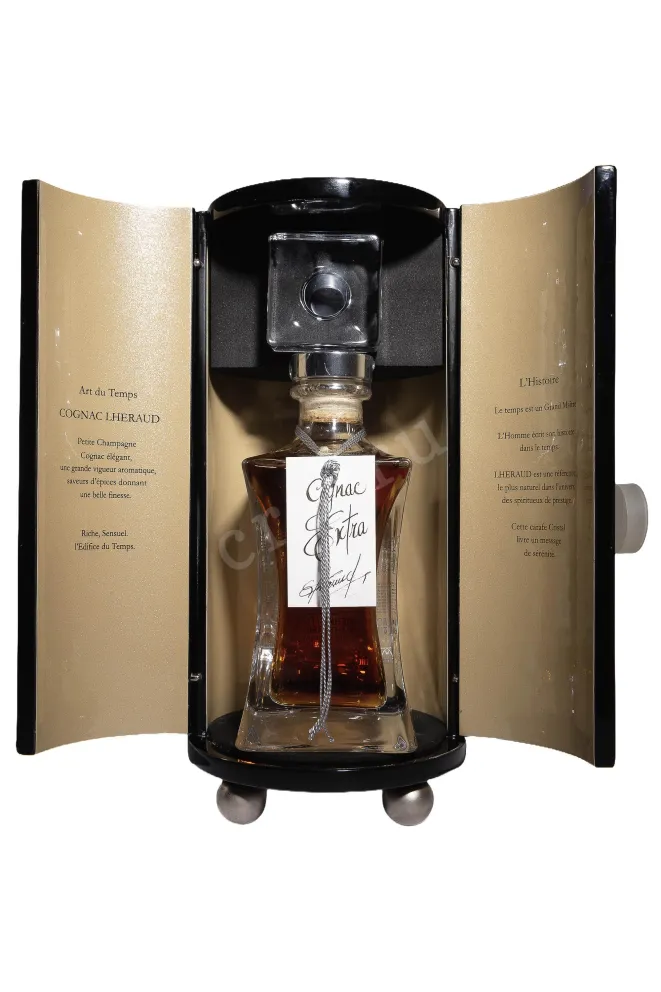 В подарочной коробке Lheraud Cognac Extra gift box 0.7 л