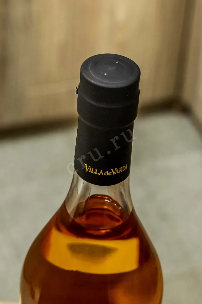 Пробка Villa de Varda Grappa Barolo Riserva wooden box 0.7 л