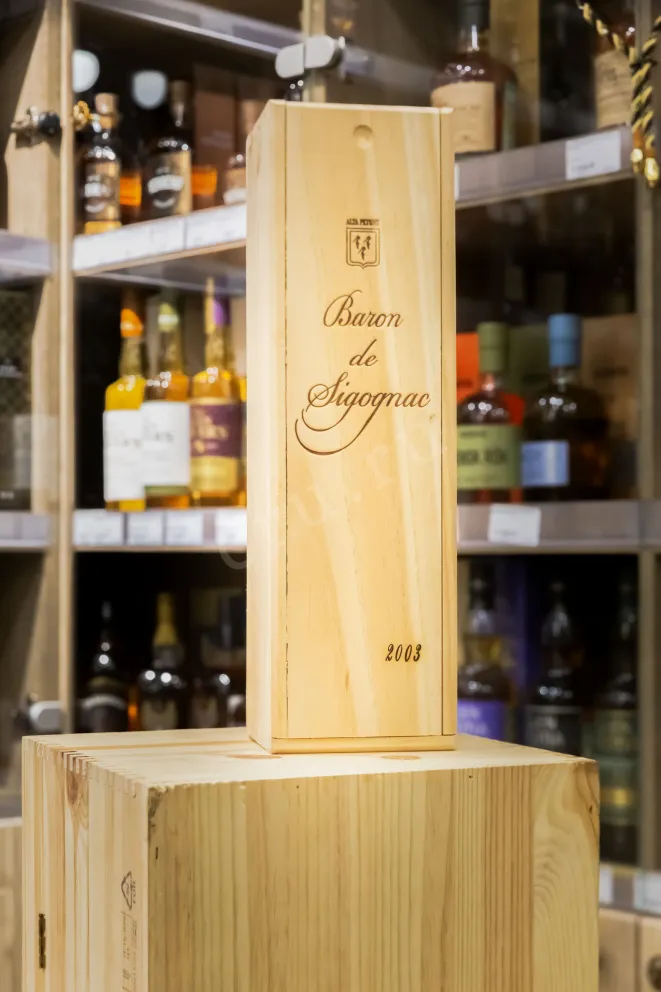 В магазине Крю Профи Baron de Sigognac wooden box 2003 0.7 л