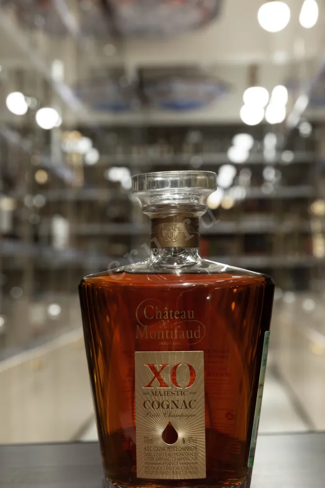 В магазине Крю Профи Chateau Montifaud Petit Champagne XO Majestic gift box 0.7 л