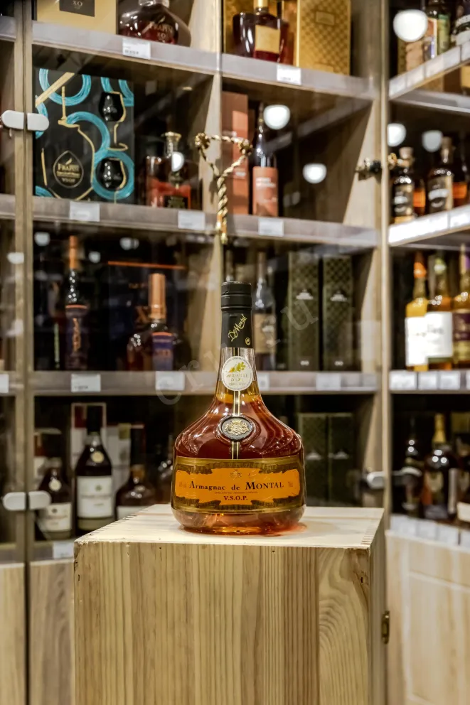 В магазине Крю Профи De  Montal VSOP 0.7 л