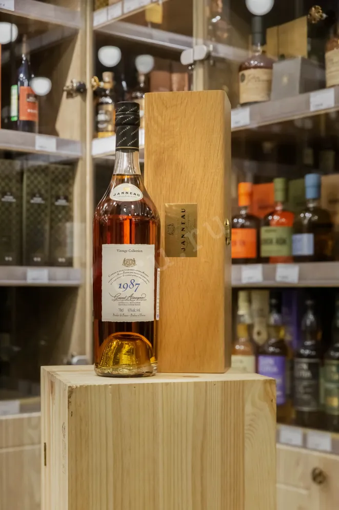 В магазине Крю Профи Janneau 1987 0.7 л