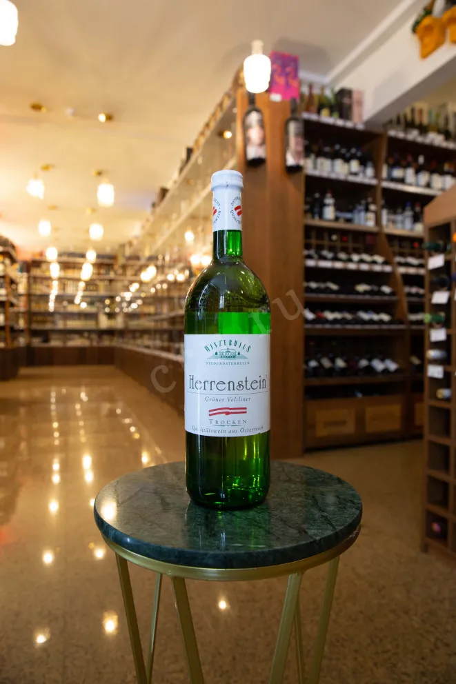 В магазине Крю Профи Lenz Moser Herrenstein Gruner Veltliner 2023 1 л