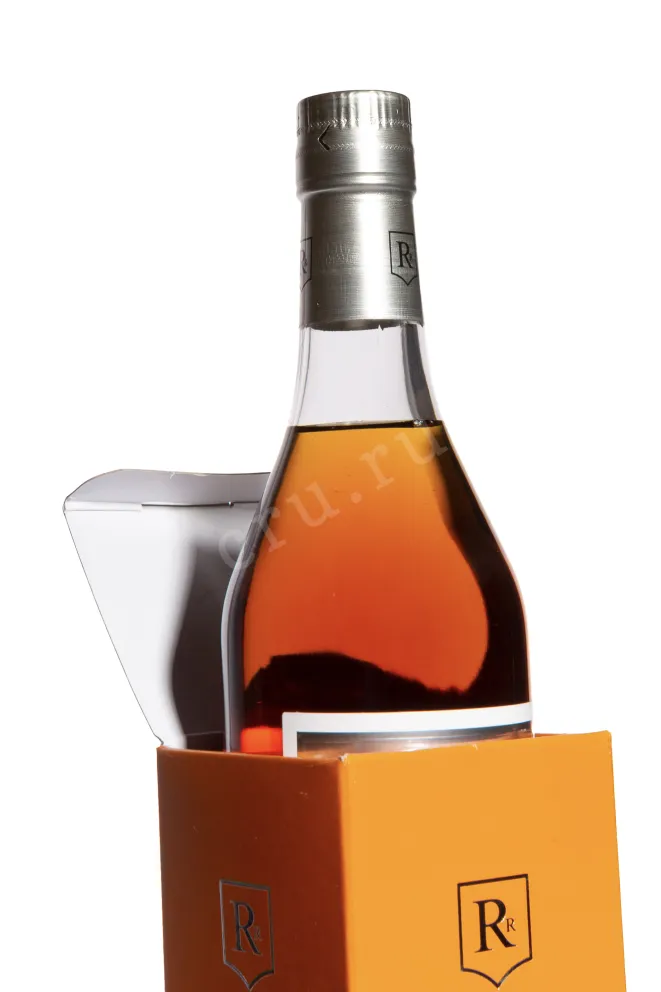 В подарочной коробке Raymond Ragnaud VSOP Reserve Grand Champagne 1er Cru De Cognac in gift box 0.7 л
