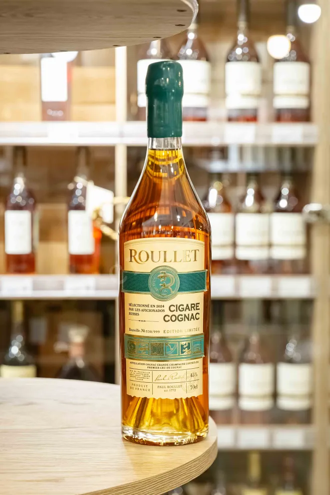 В магазине Крю Профи Roullet Cigare Grand Champagne in tube 0.7 л