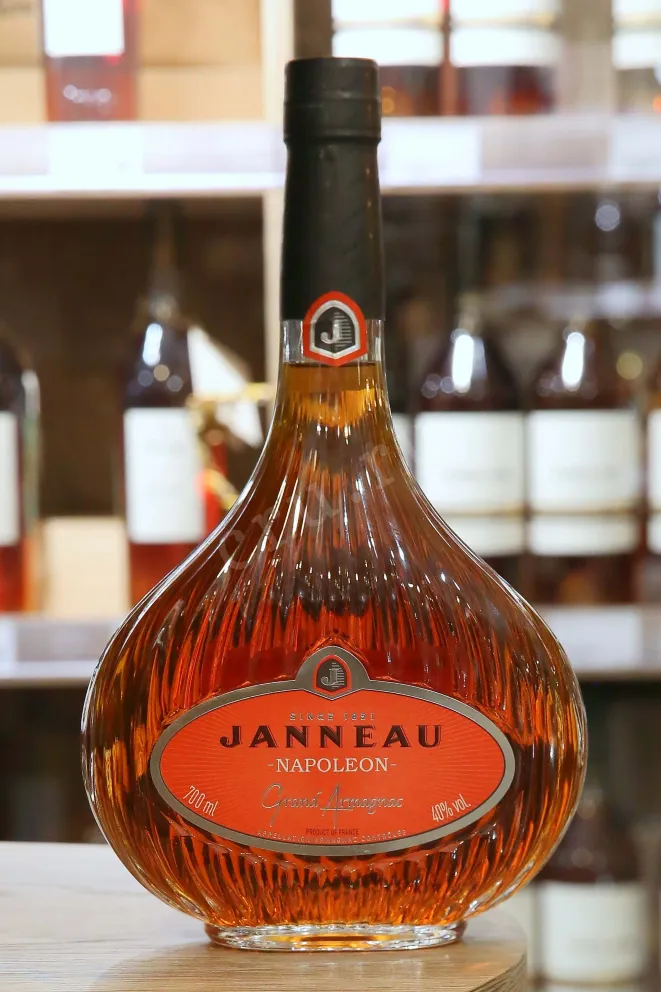 В магазине Крю Профи Janneau Napoleon 0.7 л