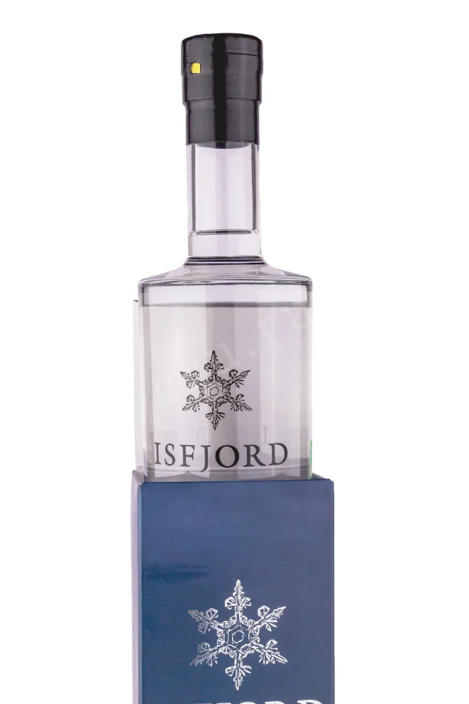 Водка Исфьорд Премиум Арктик Водка в подарочной упаковке   0.7 л
