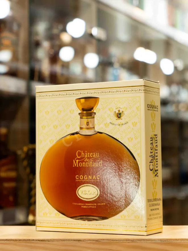 В магазине Крю Профи Chateau de Montifaud Petite Champagne VSOP gift box 0.5 л