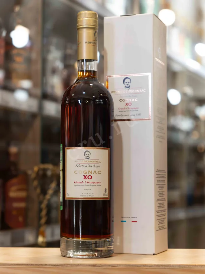 В магазине Крю Профи Pierre de Segonzac Selection des Anges XO in gift box 0.7 л