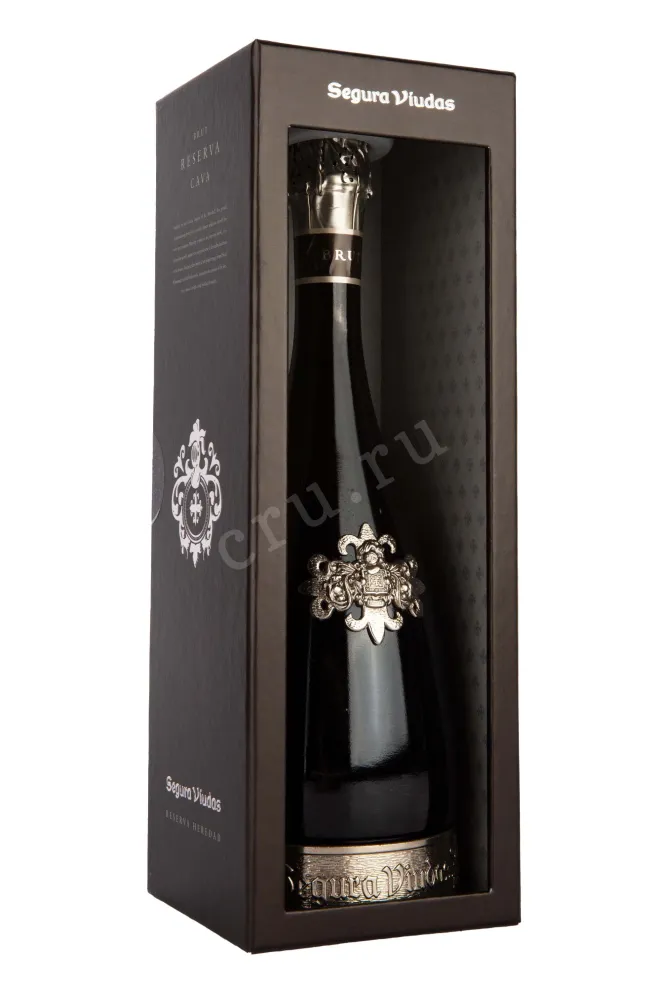 В подарочной коробке Segura Viudas Brut gift box 2021 0.75 л