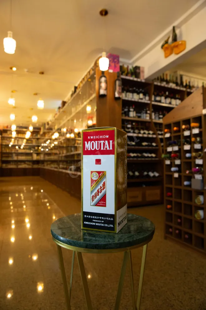 В магазине Крю Профи Kweichow Moutai gift box + 2 glasses 0.5 л