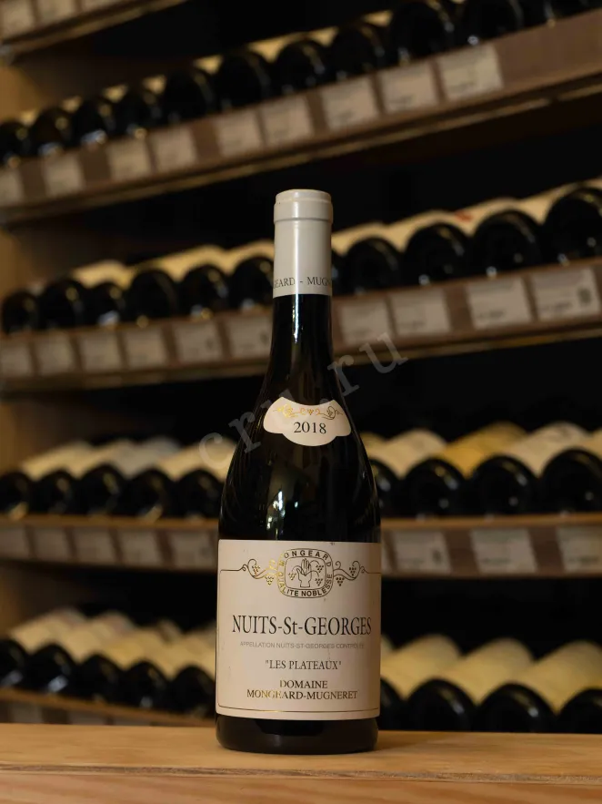 В магазине Крю Профи Domaine Mongeard-Mugneret Nuits-Saint-Georges Les Plateaux 2018 0.75 л
