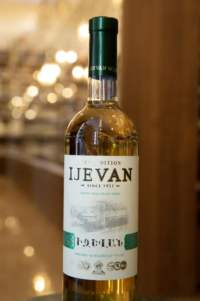 В магазине Крю Профи Ijevan White Semi-Sweet 2022 0.75 л