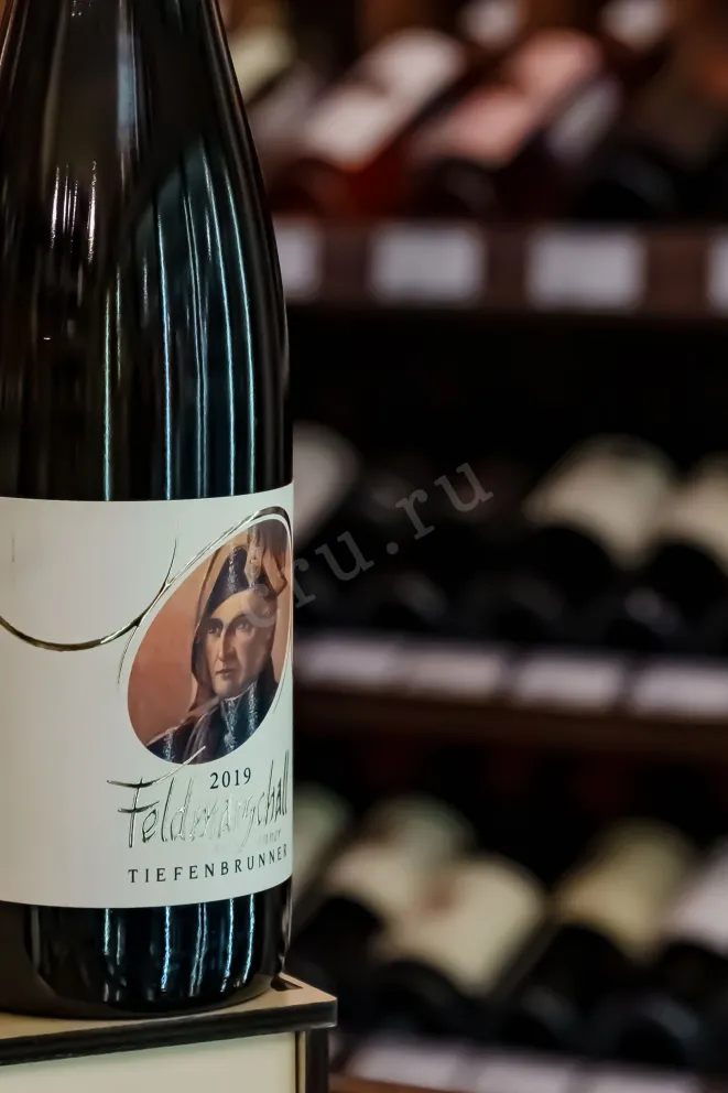 Пробка Tiefenbrunner Feldmarschall Muller Thurgau 2019 0.75 л