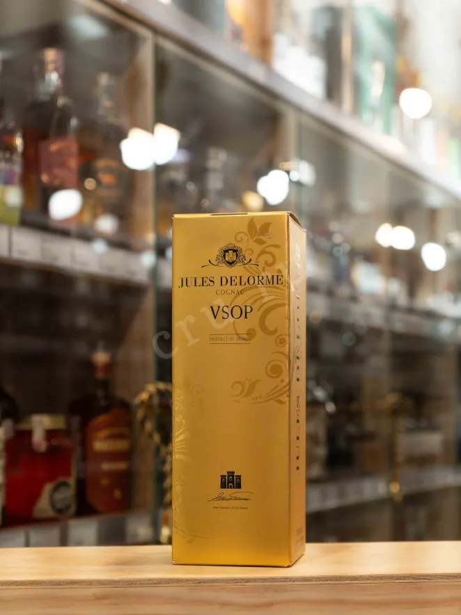 В магазине Крю Профи Jules Delorme VSOP in gift box 0.5 л