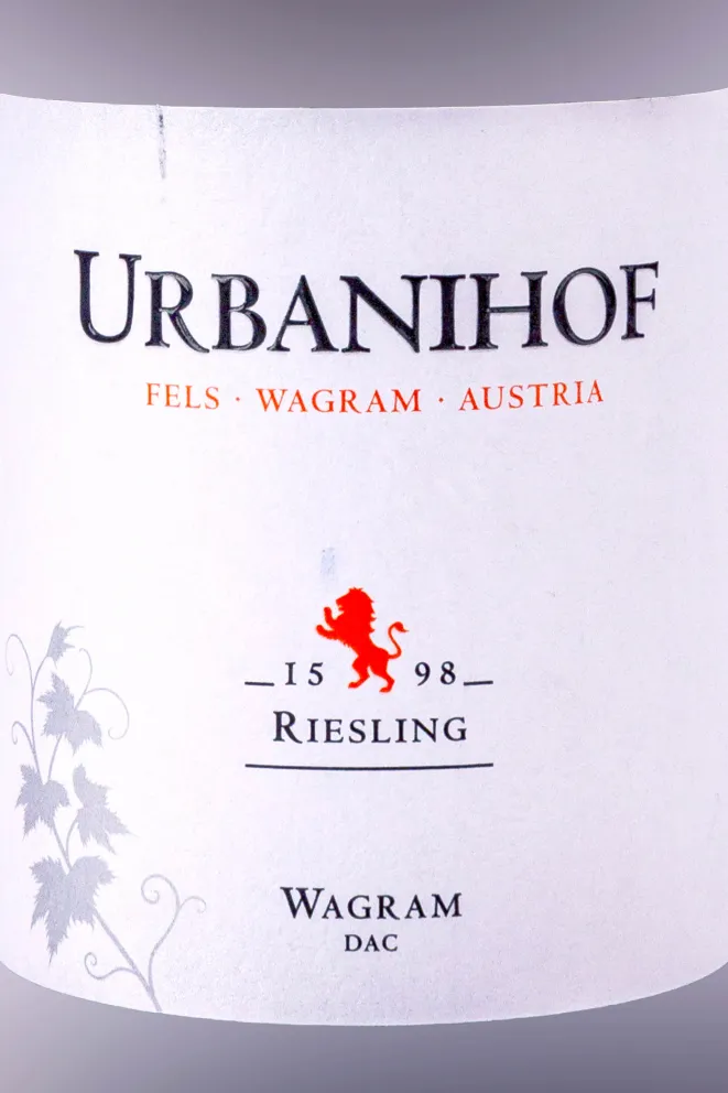Этикетка Urbanihof Riesling 2022 0.75 л