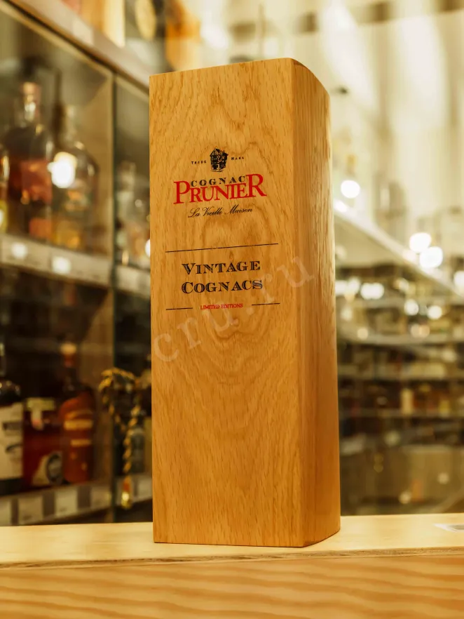В магазине Крю Профи Prunier Fins Bois Vintage 1985 wooden box 1985 0.7 л