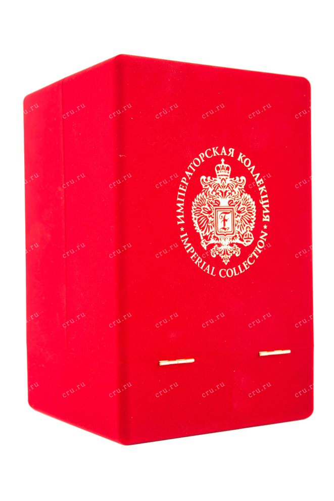 Подарочная коробка водки Императорская Коллекция Супер Премиум Фаберже бело-зеленое 0.7