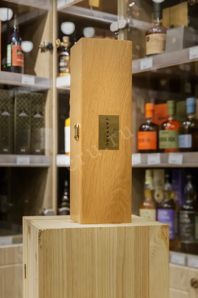 В магазине Крю Профи Janneau 1985 0.7 л