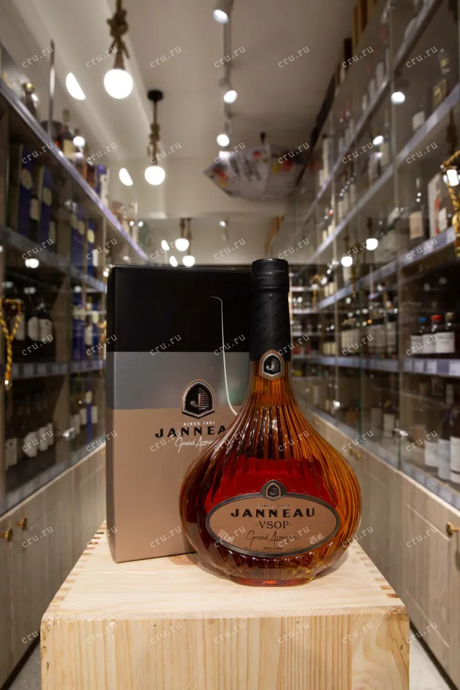 В магазине Крю Профи Janneau VSOP gift box 0.5 л