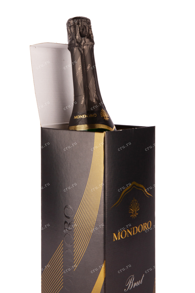 Игристое вино Мондоро Брют в подарочной упаковке 2018 0.75