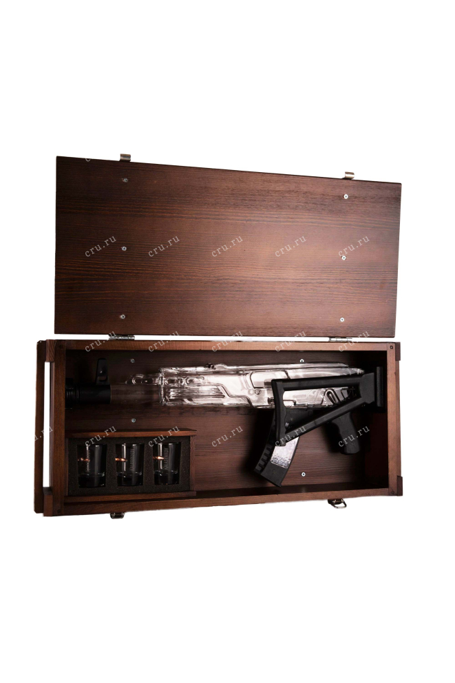 В деревянной коробке Kalashnikov Original in gift box (weapon + 3 glasses) 0.7 л