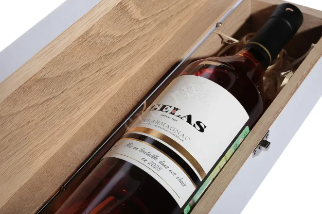 В деревянной коробке Gelas 1985 0.7 л