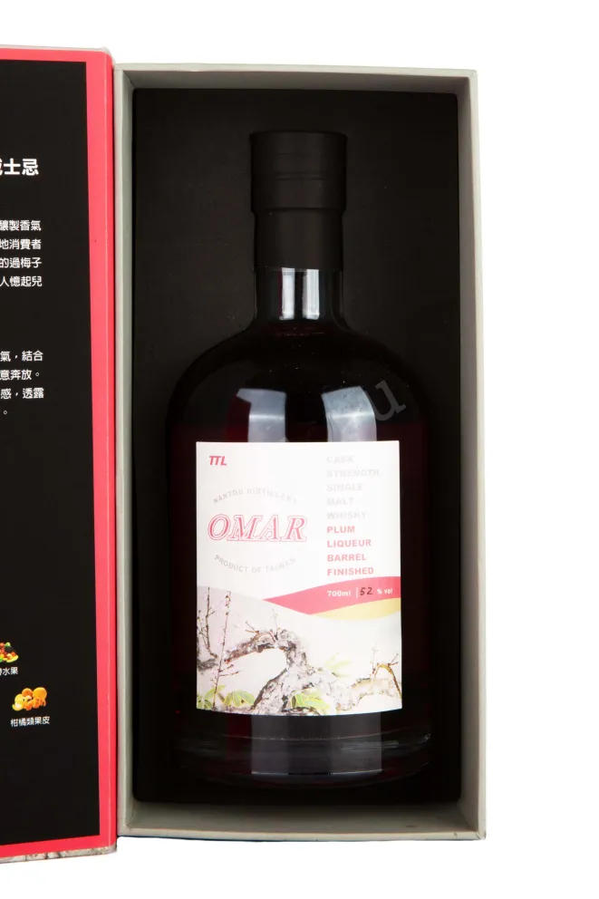 В подарочной коробке Omar Cask Strength Single Malt Plum Liqueur Barrel Finish in gift box 0.7 л