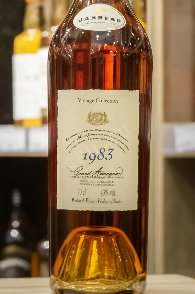 В магазине Крю Профи Janneau 1983 0.7 л