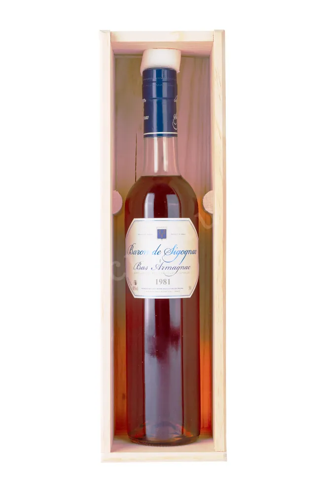 В деревянной коробке Armagnac Baron de Sigognac gift box  1981 0.7 л