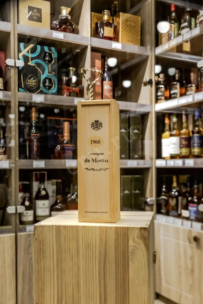 В магазине Крю Профи De  Montal 1968 0.2 л