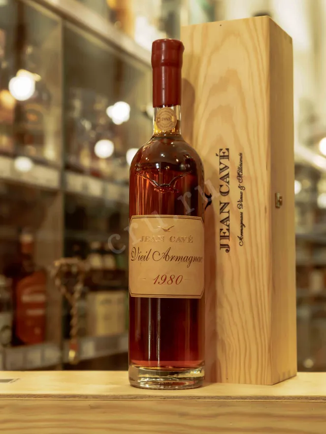 В магазине Крю Профи Jean Cave Vieil Armagnac AOC wooden box 1980 0.7 л