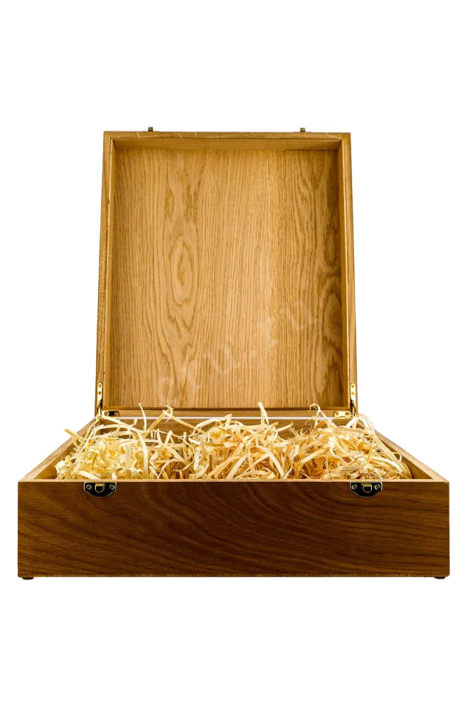 В деревянной коробке Oak case for 3 bottles Magnum N/A Extra VIP (F0885)