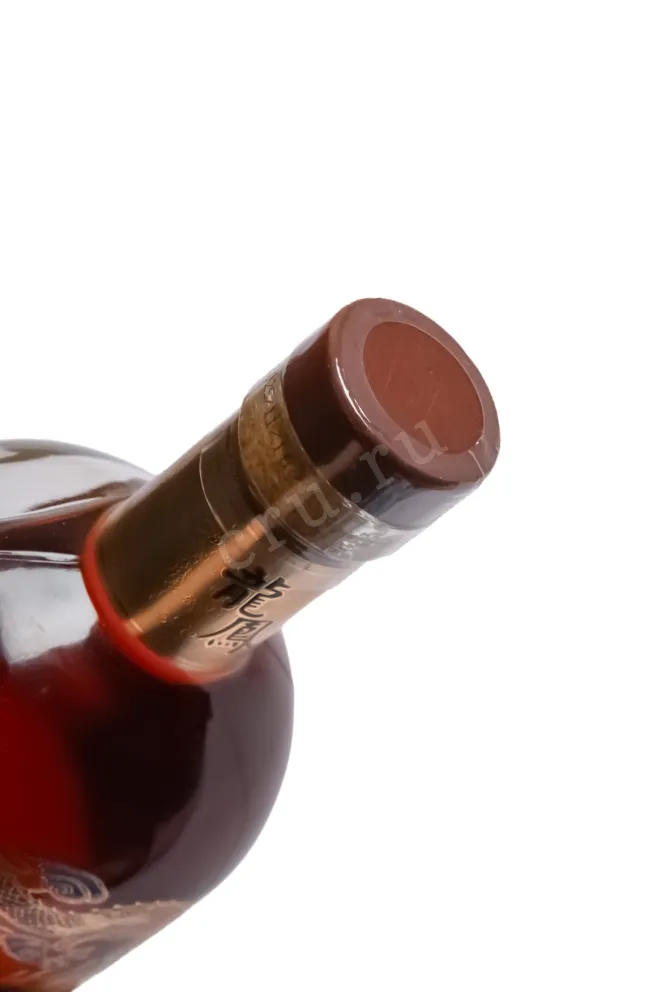 Пробка Saintonge Long Feng in gift box 0.7 л