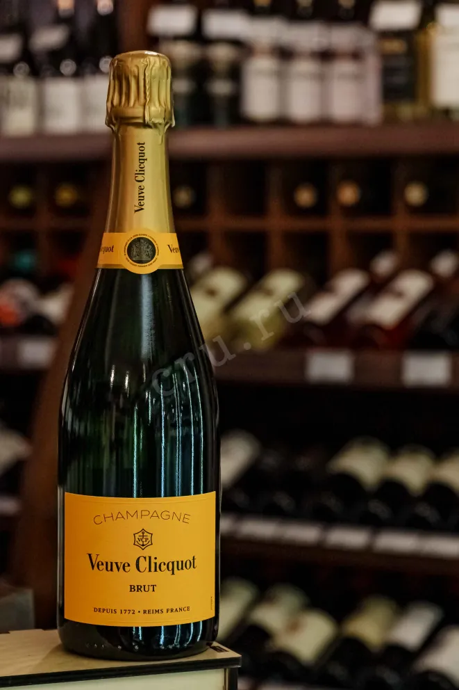 В магазине Крю Профи Veuve Clicquot Ponsardin in gift box 2020 1.5 л