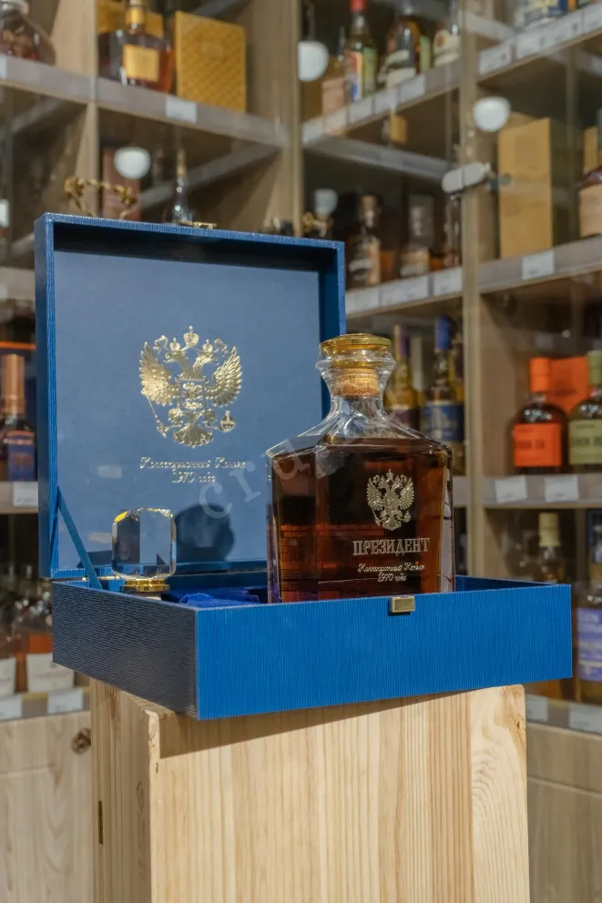 В магазине Крю Профи President OS in giftset with stopper 1970 0.75 л