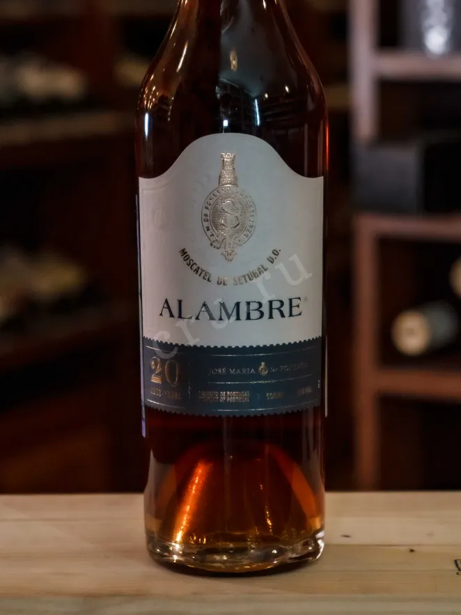В магазине Крю Профи Alambre Moscatel de Setubal 20 years in gift box 2000 0.5 л